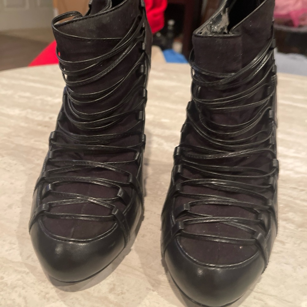 #22 Carlos Santana Women’s Booties 🔥